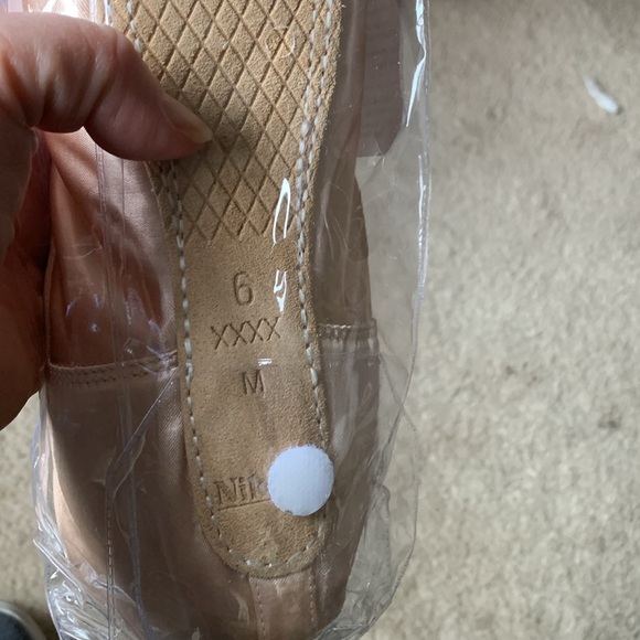Nikolay 2007 Pro Pointe Shoes - size 6, 4x width - Picture 3 of 5